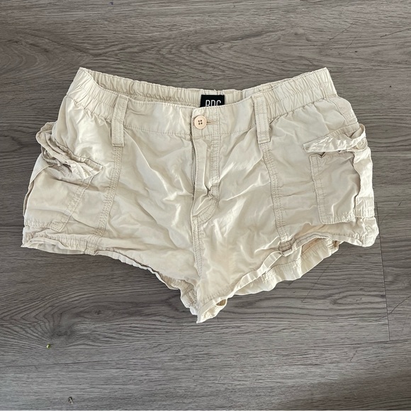 BDG urban outfitters Y2K women’s low rise poplin shorts cream - Picture 2 of 7